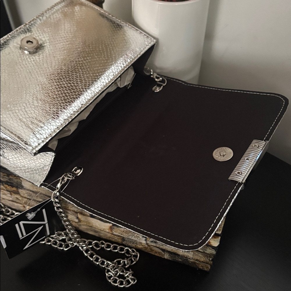 NWT INZI Silver Handbag Clutch Crystal Embellishments Chain Strap Snakeskin - Picture 8 of 14
